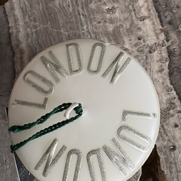Unused World Traveler Gift Collection London Design Pillar Candle - Picture 4 of 6